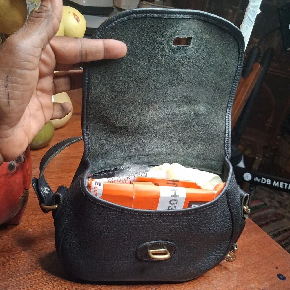 Vintage Dooney And Bourke Black Women’s Handbag AWL Crossbody Very Rare Find
